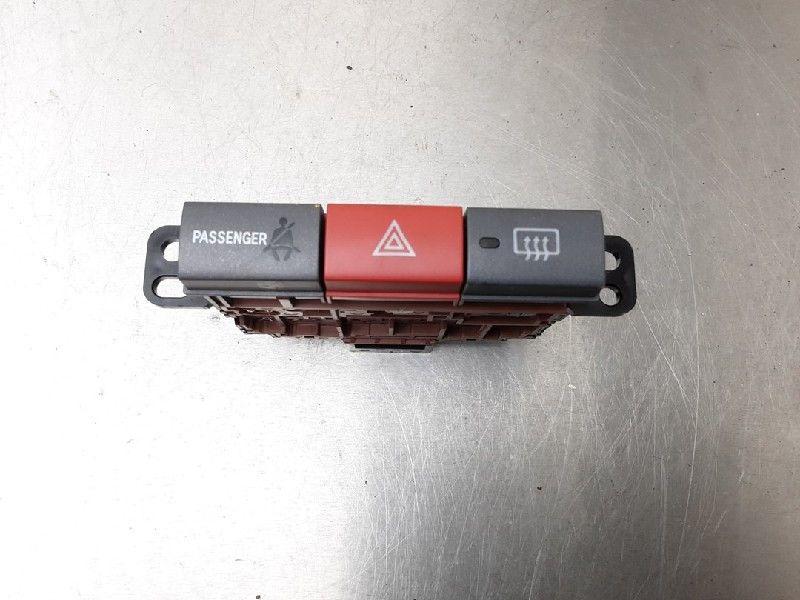 INTERRUPTEUR DEGIVRAGE LUNETTE ARRIÈRE Daihatsu, Utilisé, Daihatsu