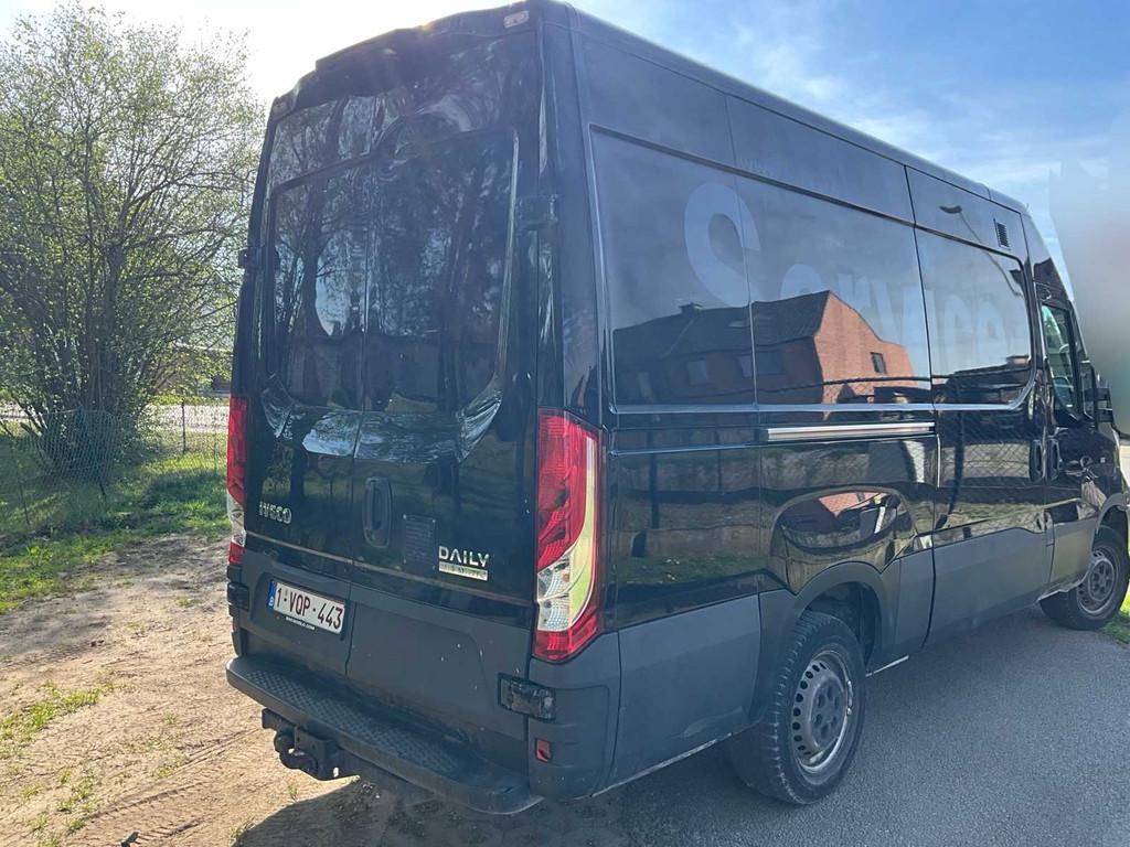 2019 Iveco Daily 35S18 - 3L - automaat- airco lichte vracht, Auto's, Overige Auto's, Automaat, Gebruikt, Euro 6, Bedrijf