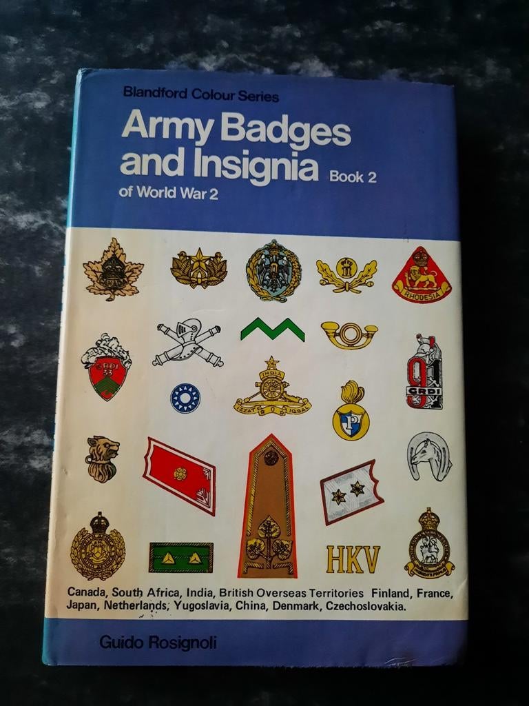 Legerinsignes en insignes uit de Tweede Wereldoorlog boek 2, Boeken, Ophalen of Verzenden