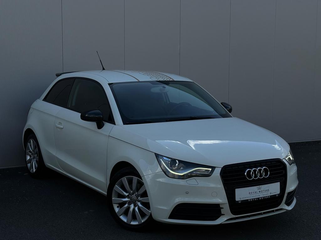 Audi A1 1.4 TFSI Attraction - slechts 133.000 km GAR.1AN, Auto's, Audi, Stof, A1, Zwart, Wit