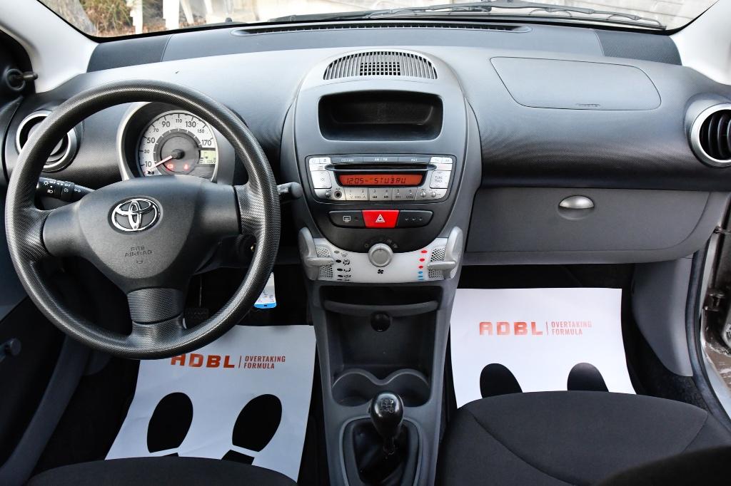 Toyota Aygo 1.0 VVTI * Propre*Garantie*, Autos, 121 g/km, Achat, Boîte manuelle, Entretenue par le concessionnaire