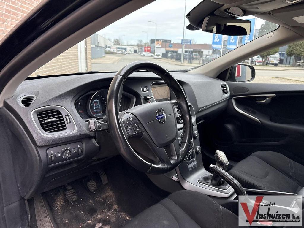 Volvo V40 1.6 D2 Momentum | Climate | Cruise | Navi | PDC |, Auto's, Volvo, Zwart, Start-stop-systeem, V40, 94 g/km