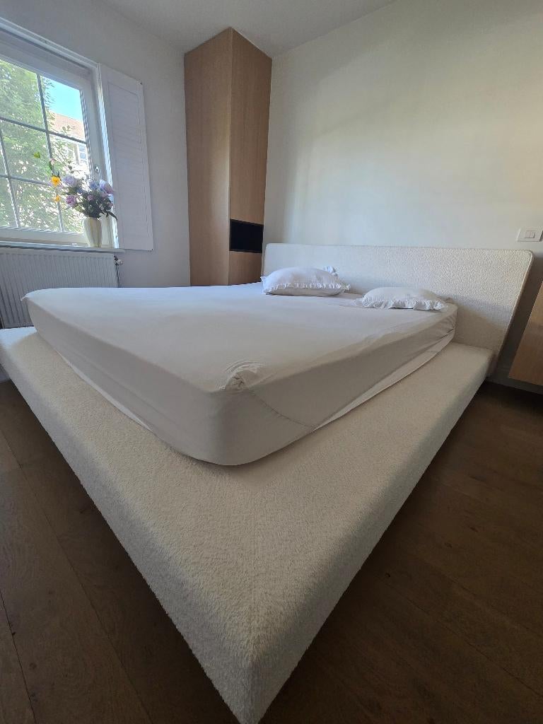 "Teddy" designbed (Ecru/Wit), Belgische makelij, Maison & Meubles, Chambre à coucher | Lits, Tissu, Comme neuf, Enlèvement, Crème