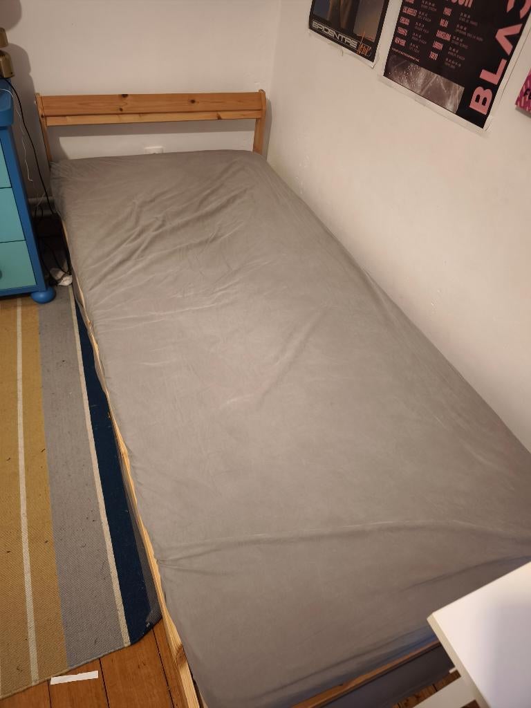 Lit une personne avec matelas  et sommier, Enlèvement, Comme neuf, Une personne, Bois