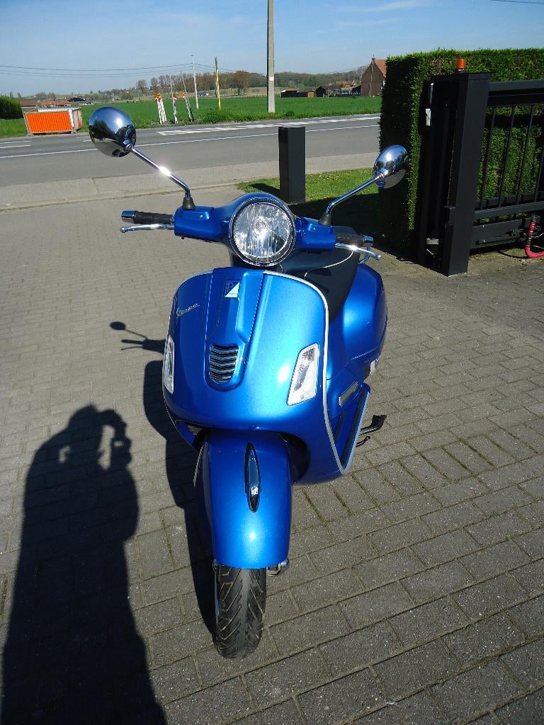 Vespa gts super 125, Fietsen en Brommers, Ophalen, Overige modellen, Zo goed als nieuw, Benzine
