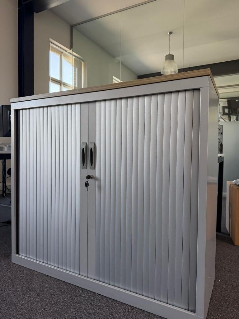 roldeurkast te koop, Huis en Inrichting, Kasten | Roldeurkasten en Archiefkasten, Ophalen, 100 tot 150 cm, 100 tot 150 cm, Zo goed als nieuw