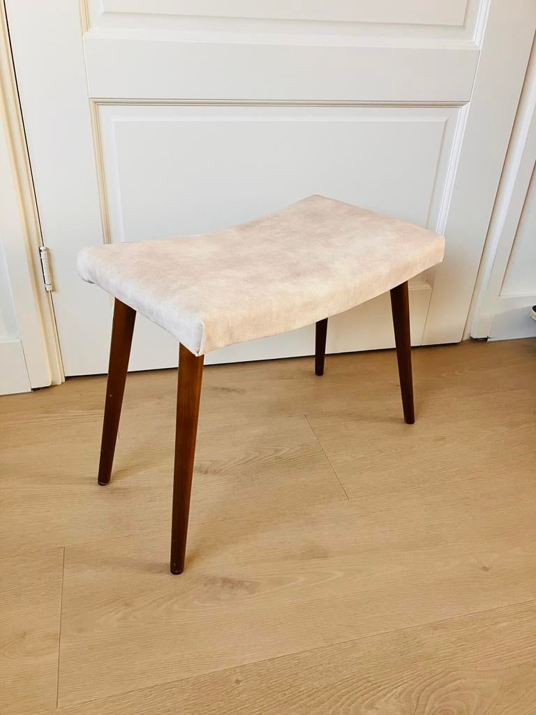Vintage voetenbankje. Opnieuw bekleed., Ophalen, Minder dan 50 cm, Vintage, Minder dan 50 cm