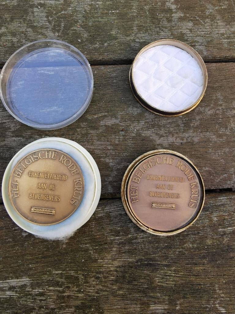 Ereteken bloeddonormedaille medaille Rode Kruis België., Postzegels en Munten, Penningen en Medailles, Brons, Ophalen of Verzenden