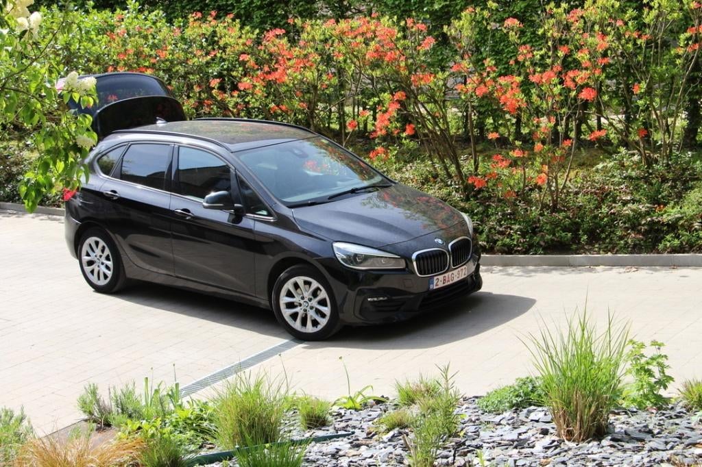 Voiture BMW série 2 "Active Tourer" 218i noire, Autos, BMW, Noir, 5 portes, Particulier, Cuir synthéthique