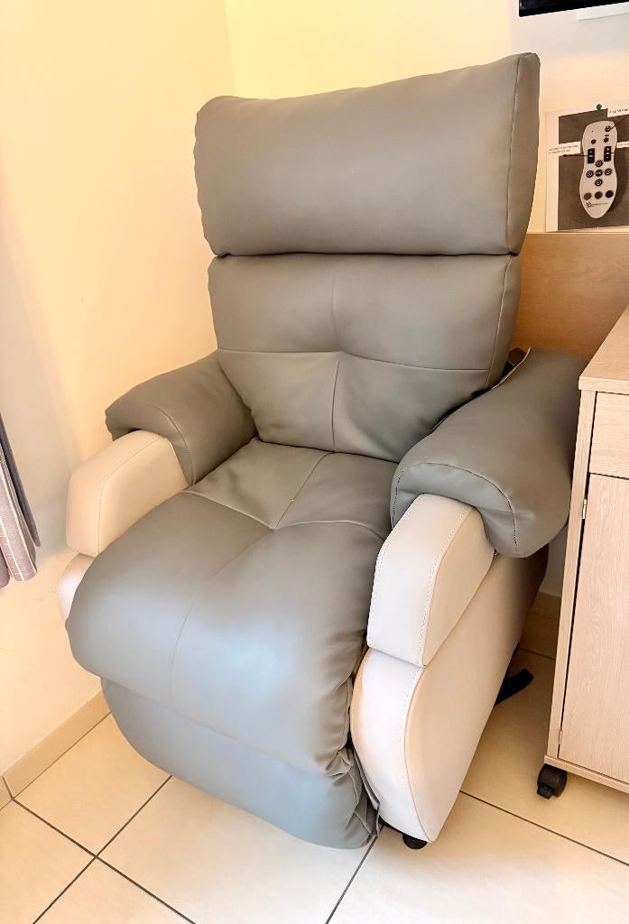 Fauteuil electrique / releveur Innov'SA Cosy excellent état, Enlèvement, Comme neuf, Cuir