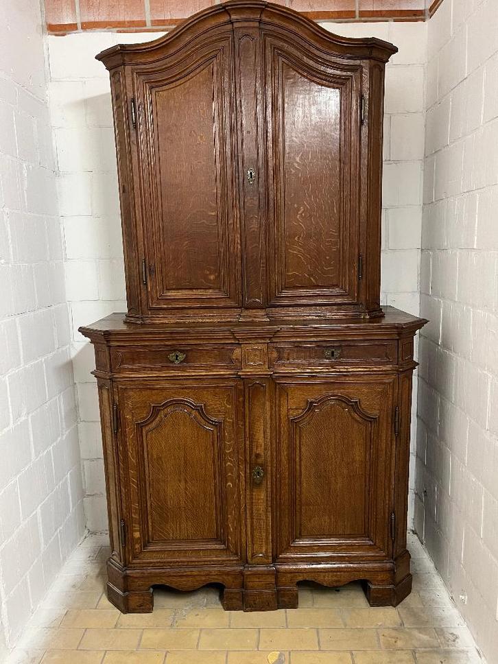 Buffet deux-corps en chêne massif – Louis XV provincial, Antiquités & Art, Antiquités | Meubles | Armoires, Enlèvement