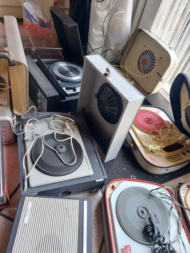 Lot de toune disque  plus  radio  lire texte, Enlèvement