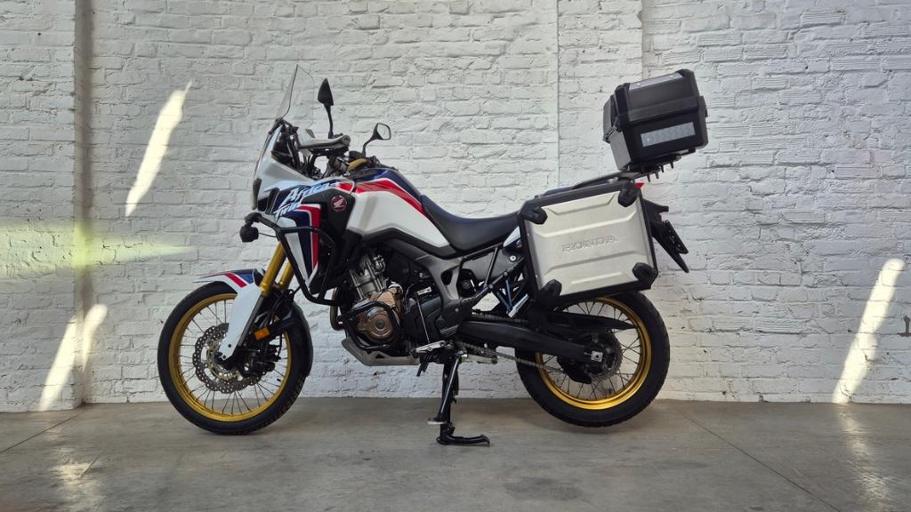 Honda Africa Twin CRF1000A HRC Full Option @motomobila, Motoren, Motoren | Honda, 2 cilinders, Motorrijbewijs A, Bedrijf, Toermotor