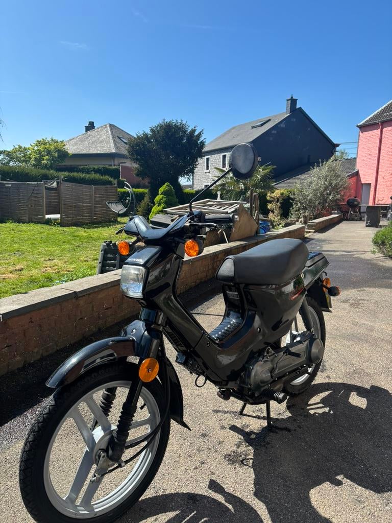 Honda wallaroo classe A (couleur noir), Fietsen en Brommers, Brommers | Honda, Ophalen, Gebruikt, Overige modellen, Klasse A (25 km/u)