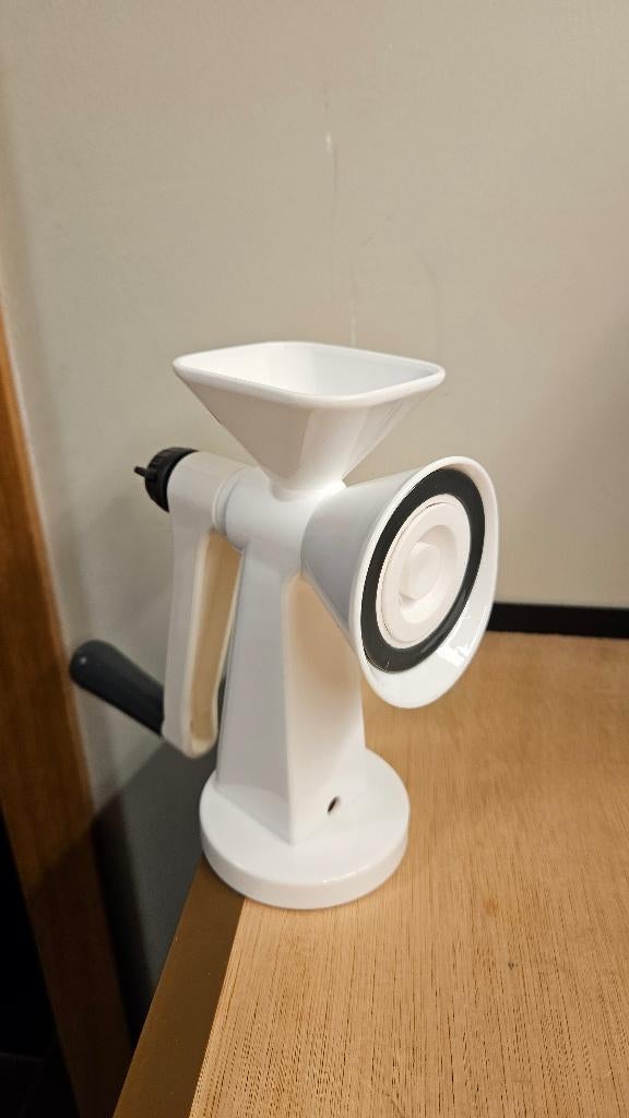 Moulin à céréales/ graines, Maison & Meubles, Cuisine| Tupperware, Enlèvement, Comme neuf, Blanc, Boîte