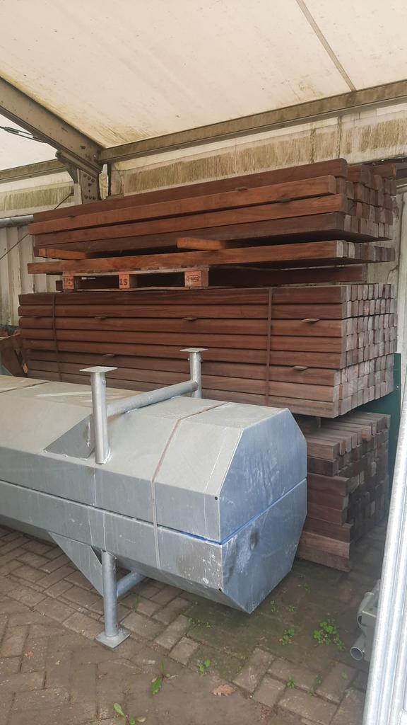 Hardhouten palen okan, Ophalen, Zo goed als nieuw, Palen