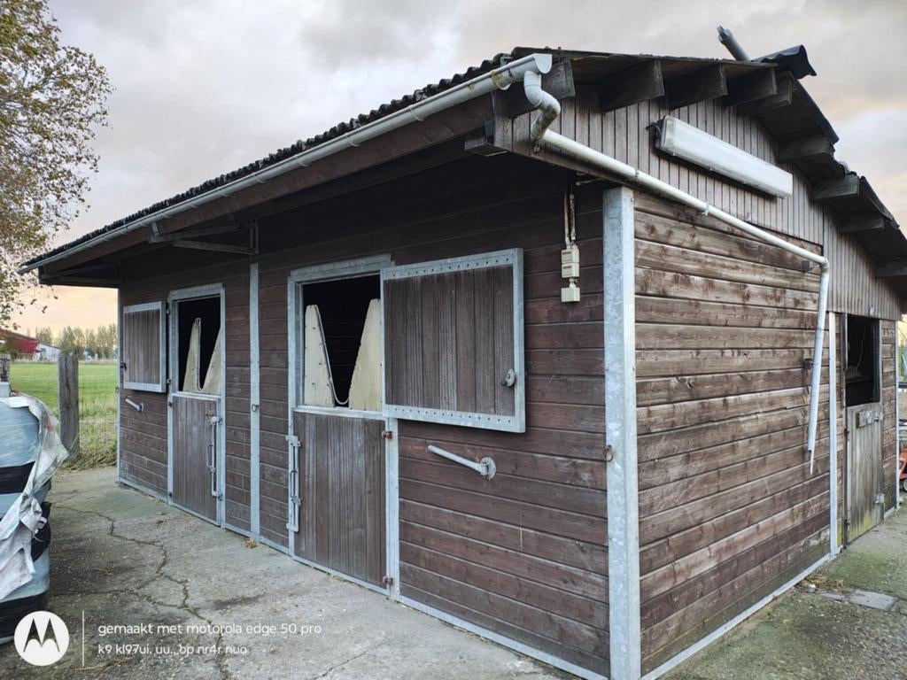 Paardenstallen, Ophalen