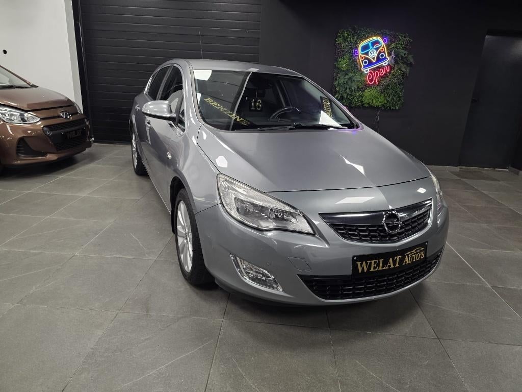 OPEL ASTRA 1,6 LITER BENZINE AUTOMAAT TOP STAAT, Auto's, Opel, Bedrijf, Te koop, Astra, Bluetooth, Benzine, Euro 5, Automaat, Zilver of Grijs