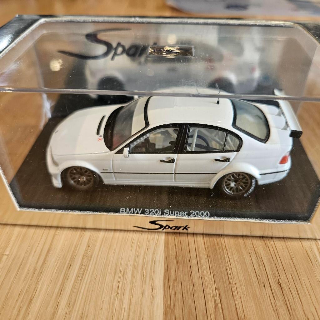 SPARK BMW 320i SUPER 2000 1/43, Enlèvement ou Envoi, Neuf, Voiture