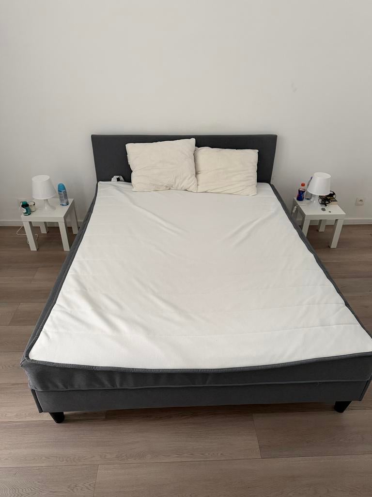 Bed + nachtkast & lamp + openkledingkast, Ophalen, Gebruikt