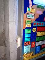 Glas van gokkas ingewerkt in hout met led verlichting, Verzamelen, Ophalen