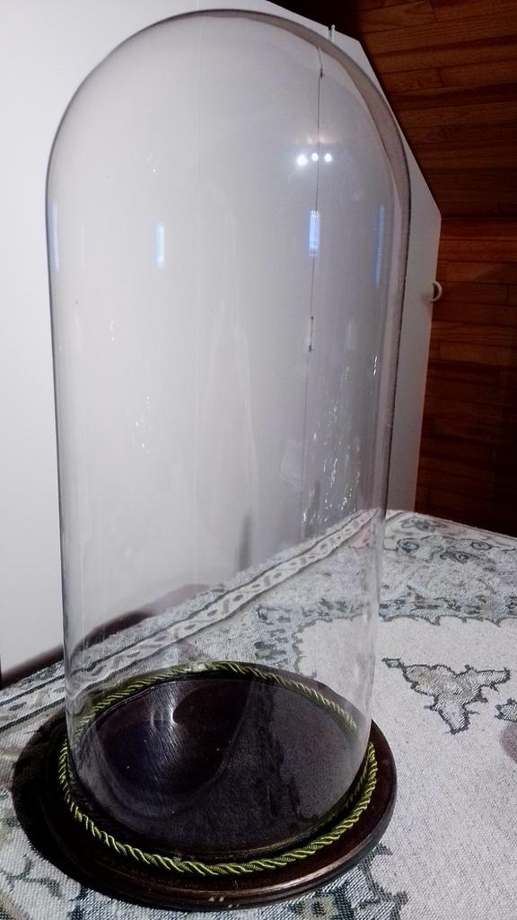 Twee glazen stolpen, prijs is per stuk., Maison & Meubles, Accessoires pour la Maison | Cloches, Enlèvement ou Envoi