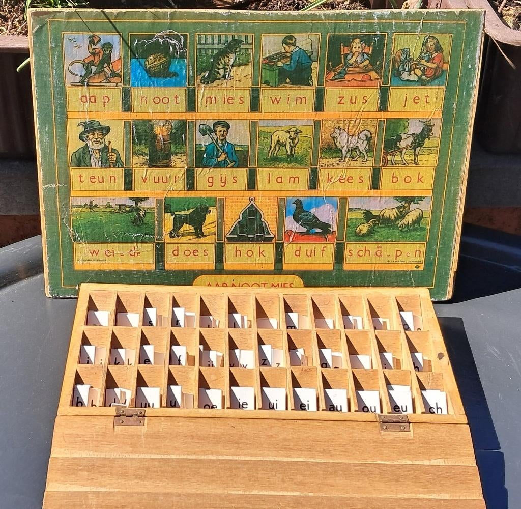 Aap-noot-mies  leesplankje en letterdoos jaren '50, Ophalen of Verzenden