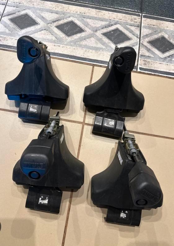 Pack 4 pieds de barres de toit Thule 750 Rapid System (754), Autos : Divers, Porte-bagages, Comme neuf, Enlèvement
