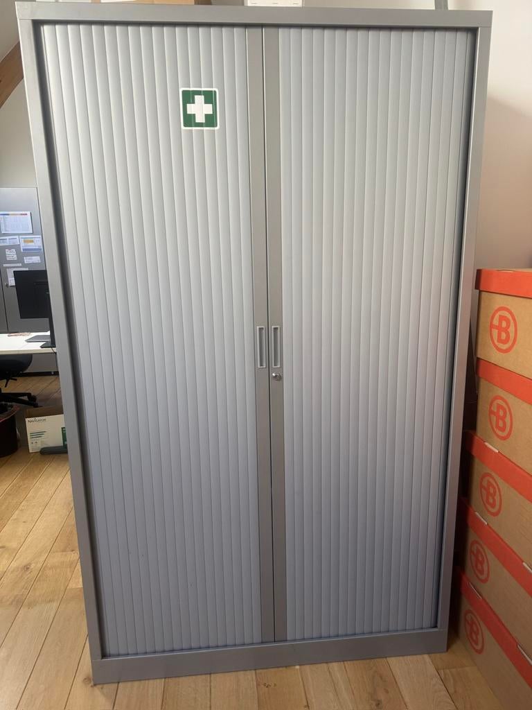 Metal Office Cabinet with Sliding Doors, Enlèvement, Utilisé