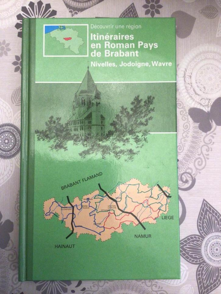 Nivelles, Jodoigne, Wavre - Livre Artis Historia, Livres, Livres d'images & Albums d'images, Utilisé, Enlèvement ou Envoi