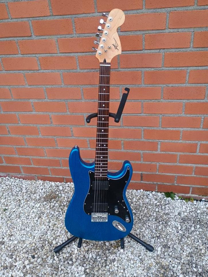 1 of 1 handbuilt stratocaster met EMG's evt ruil, Muziek en Instrumenten, Snaarinstrumenten | Gitaren | Elektrisch, Zo goed als nieuw