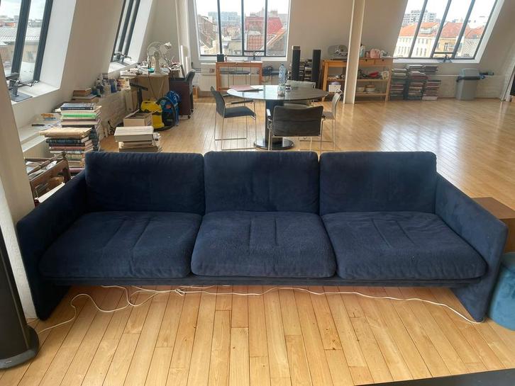 Canape vintage bleu roi designer Takaham, Maison & Meubles, Canapés | Salons, Utilisé, Banc droit, Quatre personnes ou plus, Enlèvement