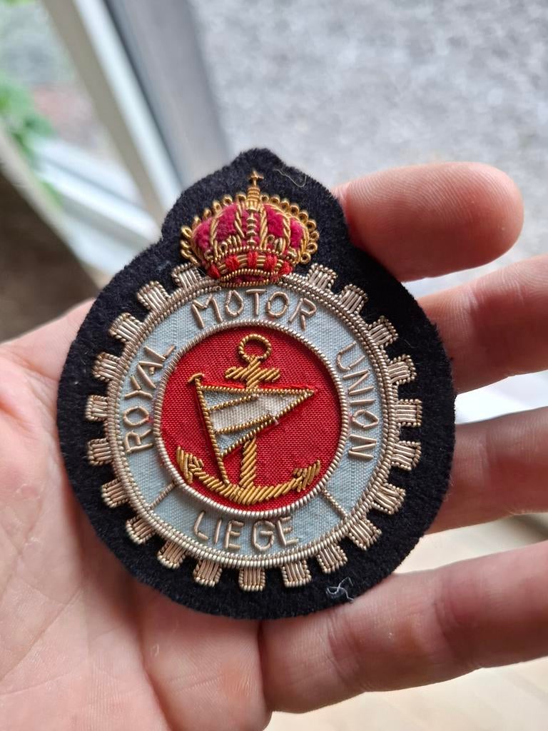 Beinsigne brodé main liege, Collections, Broches, Pins & Badges