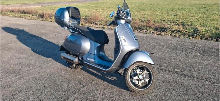 Vespa GTS 250i ‼️‼️ 3000 km ‼️‼️, Motos, Motos | Piaggio, Particulier, Scooter, 12 à 35 kW, 1 cylindre, Éclairage LED, Échappement sport