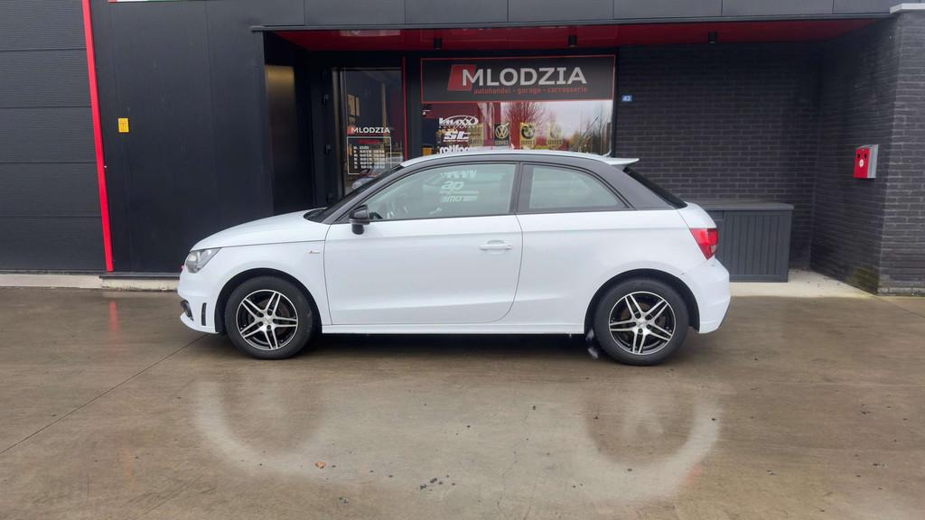 Audi A1 S line 1.6 TDi (bj 2014), Auto's, Audi, Voorwielaandrijving, Stof, Zwart, 4 cilinders