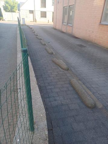 betonnen varkensruggen gratis af te halen beschikbaar voor biedingen