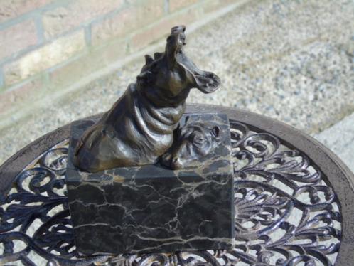 hippopotame ( 2 ) en bronze signé sur marbre ., Antiquités & Art, Antiquités | Bronze & Cuivre, Bronze, Enlèvement ou Envoi