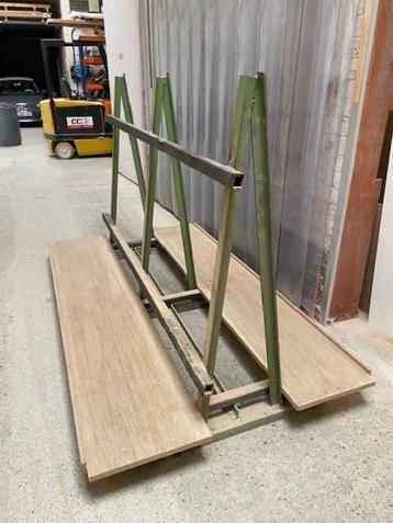 metalen stevige bok beschikbaar voor biedingen