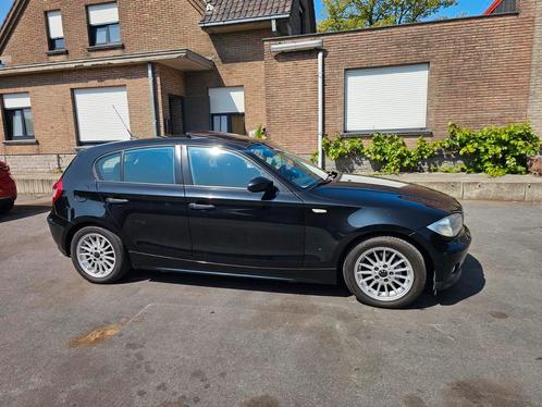 BMW  118i 2.0L Benzin/AUTOMATICH/Bj 2006/137.000km/Navigati/, Auto's, BMW, Bedrijf, Open dak, Radio, Ophalen
