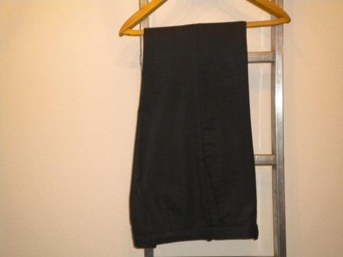 Pantalon homme habillé gris foncé, Vêtements | Hommes, Pantalons, Porté, Taille 48/50 (M), Gris, Enlèvement ou Envoi
