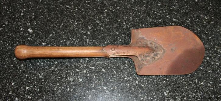 Kort schopje militair issue in originele staat, Verzamelen, Militaria | Algemeen, Ophalen of Verzenden