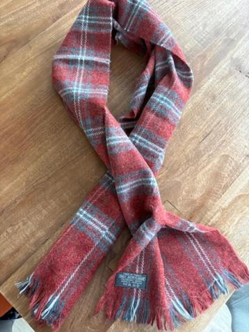 Zachte warme sjaal beschikbaar voor biedingen