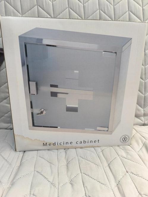 Medicijnkastje 30x30x12cm xxl - incl. Slot & 2 sleutels - 2, Huis en Inrichting, Badkamer | Badkamermeubels, Nieuw, Overige typen