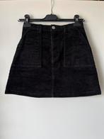 Zwarte ribfluwelen minirok Monki met zakken maat 34, Zwart, Ophalen of Verzenden, Zo goed als nieuw, Monki