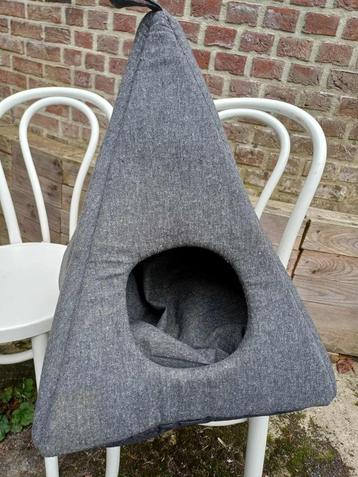 Tipemand voor kat of kleine hond Met comfortabel kussen  beschikbaar voor biedingen