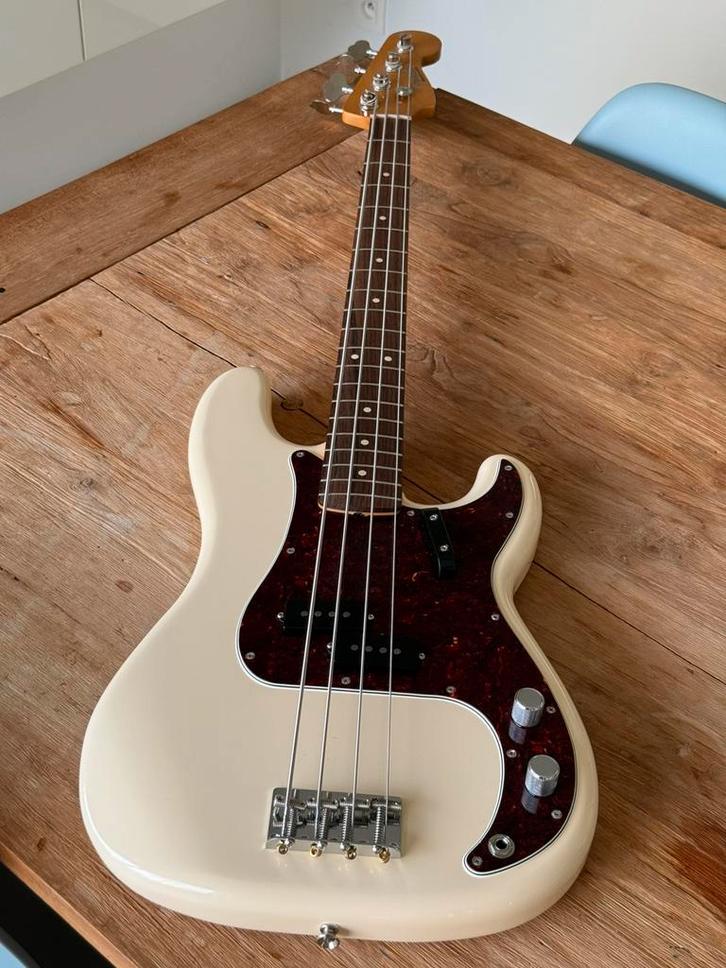 Fender Vintera II 60's Precision Bass Olympic white, Muziek en Instrumenten, Snaarinstrumenten | Gitaren | Bas, Ophalen