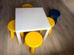 Kindertafel Ikea met 5 stoeltjes. Perfecte staat., Kinderen en Baby's, Kinderkamer | Tafels en Stoelen, Ophalen, Zo goed als nieuw