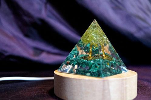 Pyramide Orgonite Arbre couleur verte Péridot, Malachite, Verzamelen, Overige Verzamelen, Nieuw, Ophalen of Verzenden