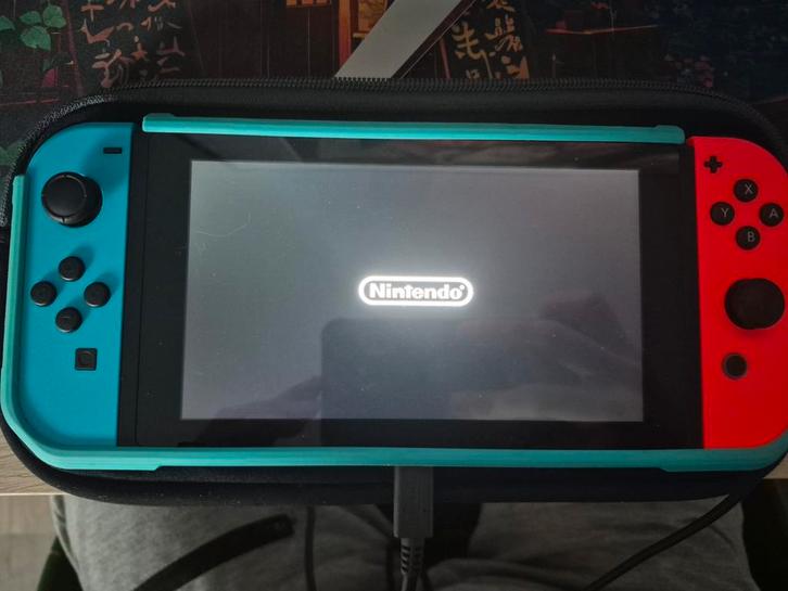 Nintendo switch + 4 games, Games en Spelcomputers, Spelcomputers | Nintendo Switch, Zo goed als nieuw, Switch Original, Met 2 controllers