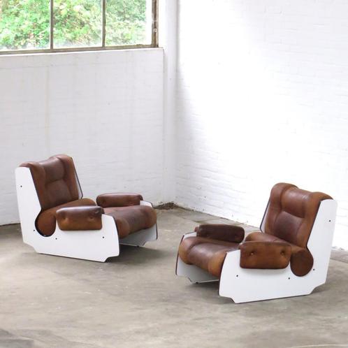 Set van twee unieke vintage lounge fauteuils stoelen in leer, Huis en Inrichting, Zetels | Voetbanken en poefs, Zo goed als nieuw